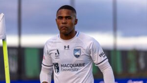 Douglas Costa está sem clube atualmente