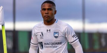 Douglas Costa está sem clube atualmente