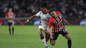 Enzo Díaz no jogo de ida da Copa Libertadores contra a LDU