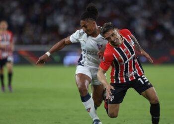 Enzo Díaz no jogo de ida da Copa Libertadores contra a LDU