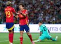 Jogadores da Espanha comemorando gol