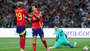 Jogadores da Espanha comemorando gol