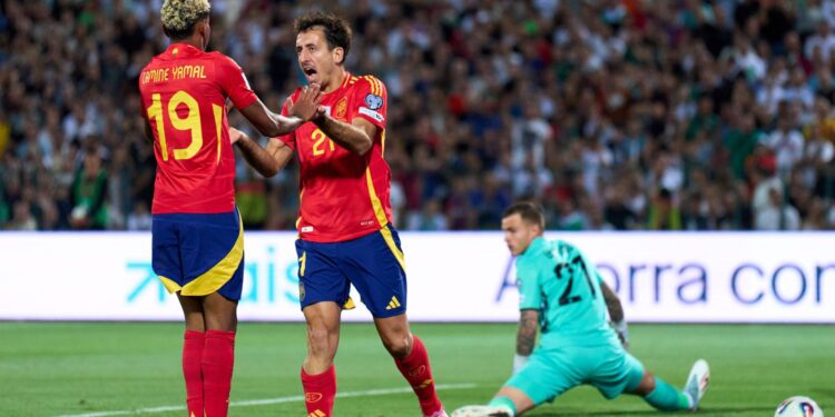 Jogadores da Espanha comemorando gol