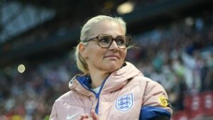 Ela foi eleita a melhor técnica de futebol do mundo com inteligência e coragem