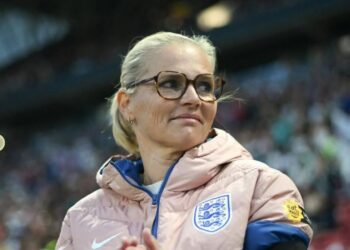 Ela foi eleita a melhor técnica de futebol do mundo com inteligência e coragem