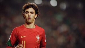 Mansão milionária de João Félix com 11 banheiros, 7 quartos e 2 piscinas foi comprada