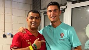 Cristiano Ronaldo surpreendeu o mundo não apenas pelo talento dentro de campo, mas por uma atitude corajosa que mudou o destino de seu irmão. Em um momento crítico, o craque português decidiu agir por conta própria e apostou em um caminho fora do convencional para ajudar a família.