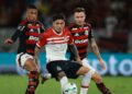 Lance do jogo de ida entre Estudiantes x Flamengo