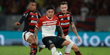Lance do jogo de ida entre Estudiantes x Flamengo