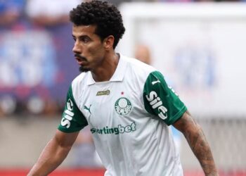 Lucas Evangelista em jogo diante do Bahia