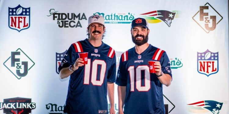 Foto de Fiduma e Jeca no estúdio