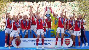 Fifa: Jogadores do Arsenal comemorando título da Champions League
