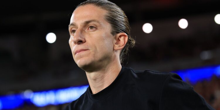 Flamengo x Estudiantes é marcado por polêmicas na arbitragem.