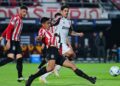 Lance do jogo entre Estudiantes e Flamengo
