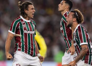 Jogadores do Fluminense comemorando gol contra o Bahia