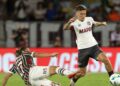Lance do jogo entre Fluminense e Lanús no Maracanã