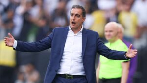 Renato Paiva durante jogo do Fortaleza