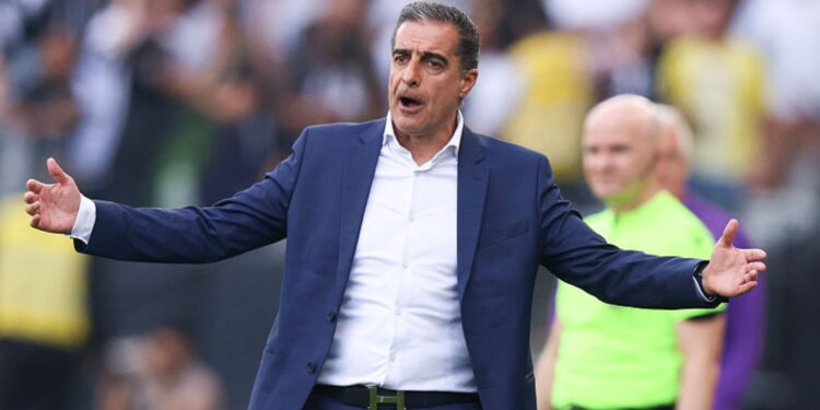 Renato Paiva durante jogo do Fortaleza