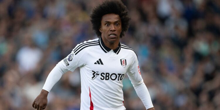 Negociando com o Grêmio, Willian em ação pelo Fulham