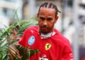 Hamilton no Paddock durante as prévias do GP Azerbaijão de F1