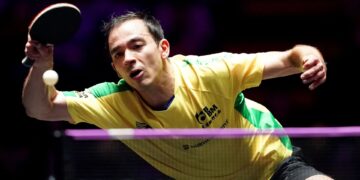 Hugo Calderano em ação no WTT Champions de Macao