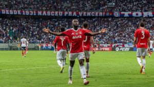 Enner Valencia comemorando gol pelo Internacional