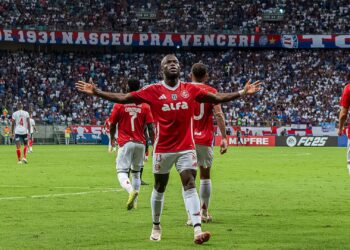 Enner Valencia comemorando gol pelo Internacional