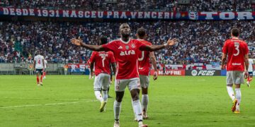 Enner Valencia comemorando gol pelo Internacional