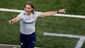 Na mira do Internacional, Luis Zubeldía em ação quando comandava o São Paulo