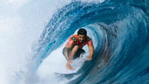 Ítalo Ferreira surfando