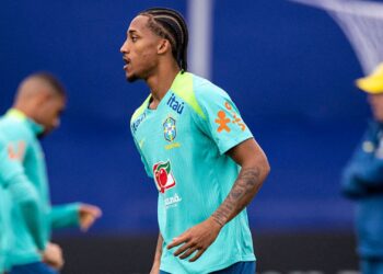 João Pedro durante treino da Seleção Brasileira