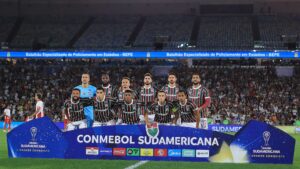 Lanús x Fluminense: elenco Tricolor em foto antes de jogo contra o América de Cali pela Sul-Americana