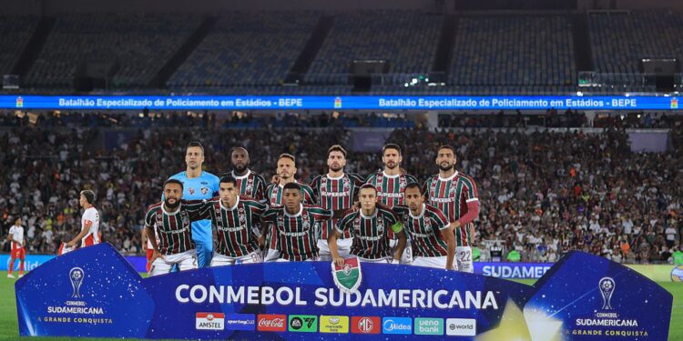 Lanús x Fluminense: elenco Tricolor em foto antes de jogo contra o América de Cali pela Sul-Americana