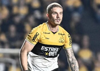 Léo Naldi, do Criciúma.