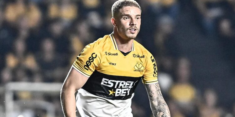 Léo Naldi, do Criciúma.
