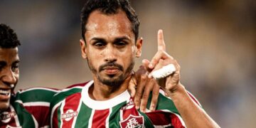 Lima comemorando gol