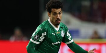 Lucas Evangelista em ação pelo Palmeiras