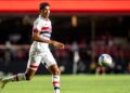 Luiz Gustavo em ação pelo São Paulo