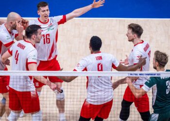 Jogadores da Polônia comemoram ponto no Mundial de Vôlei