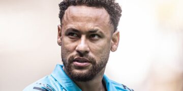 Neymar fala sobre gramado sintético na Arena MRV.