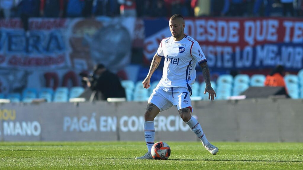 Nico López em ação pelo Nacional