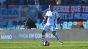 Nico López em ação pelo Nacional
