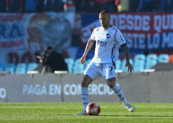 Nico López em ação pelo Nacional