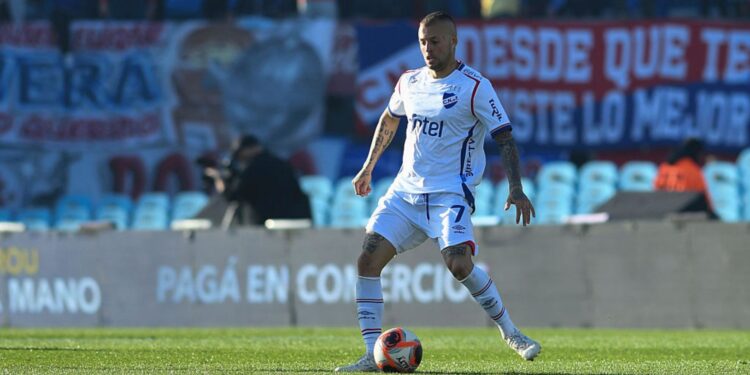 Nico López em ação pelo Nacional