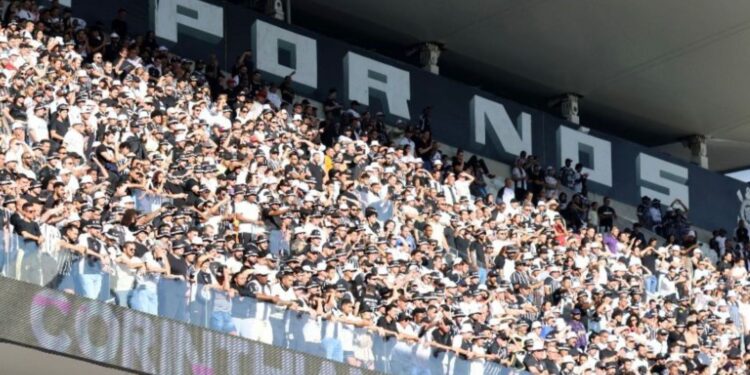 Torcida do Corinthians na Neo Química Arena