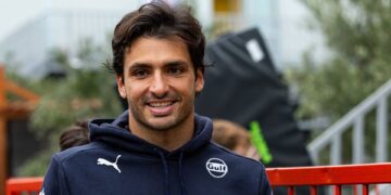 Sainz vive momento de pura alegria na F1