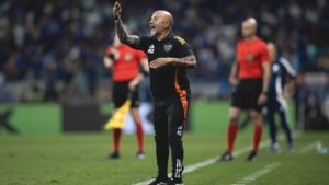 Sampaoli durante jogo do Atlético-MG contra o Cruzeiro
