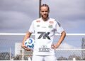 Billal Brahimi já vestindo a camisa do Santos