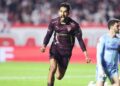 Jogador da LDU comemora gol sobre o São Paulo