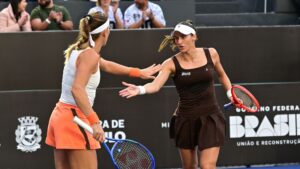Luisa Stefani e Timea Babos na final do SP Open